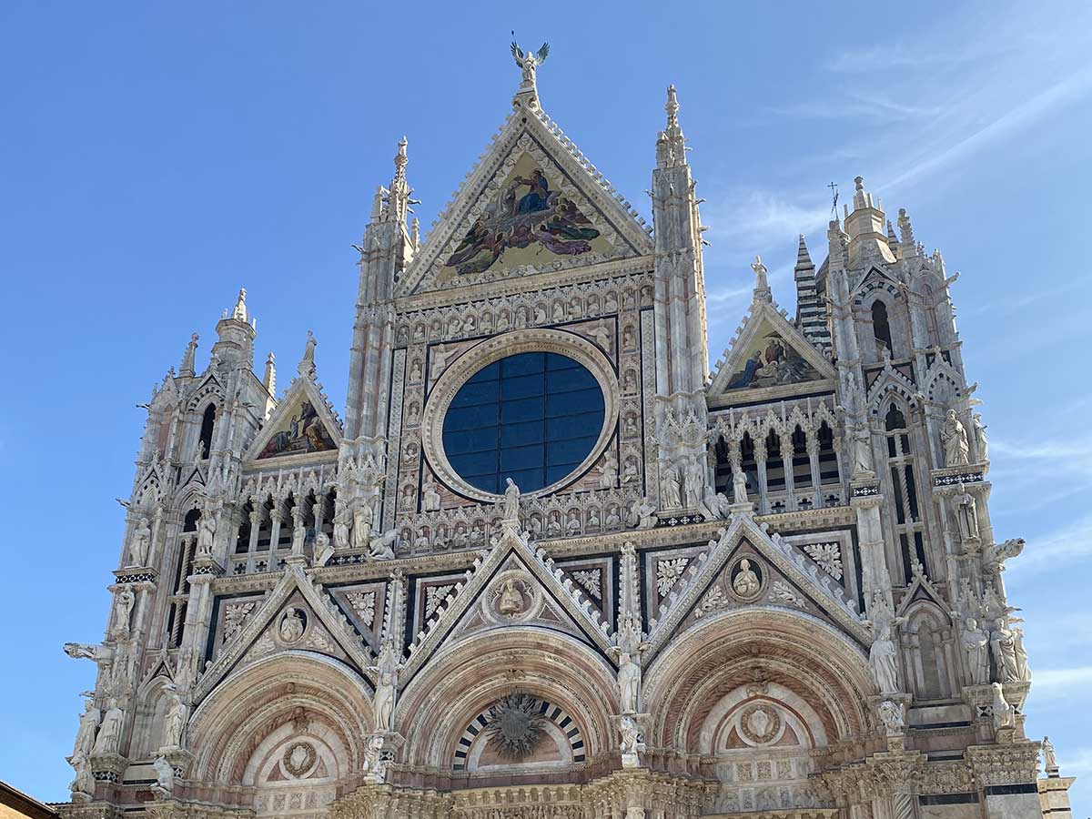 differenza tra chiesa basilica cattedrale e duomo
