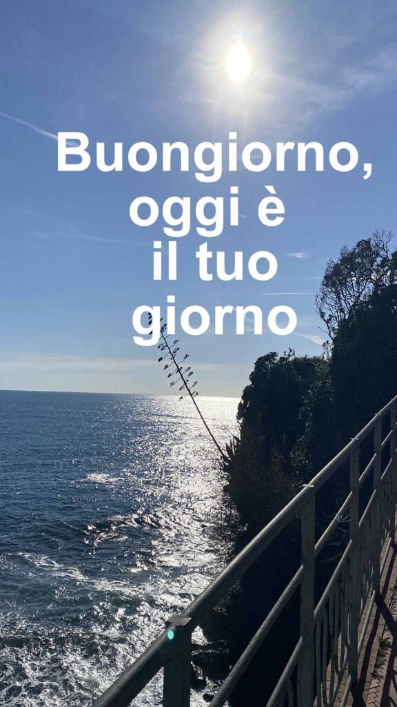 Immagini buongiorno WhatsApp minimal moderne. mare e sole